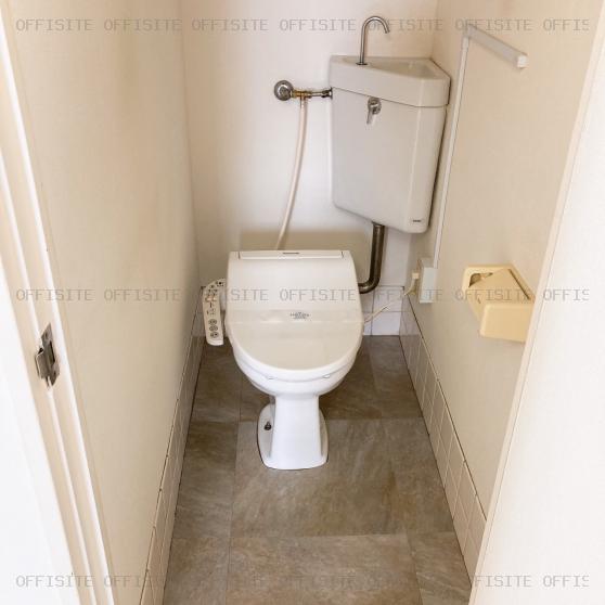 サンファスト中野新井ビルの201号室 トイレ