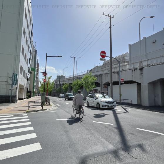 三恵中田ビルの前面道路