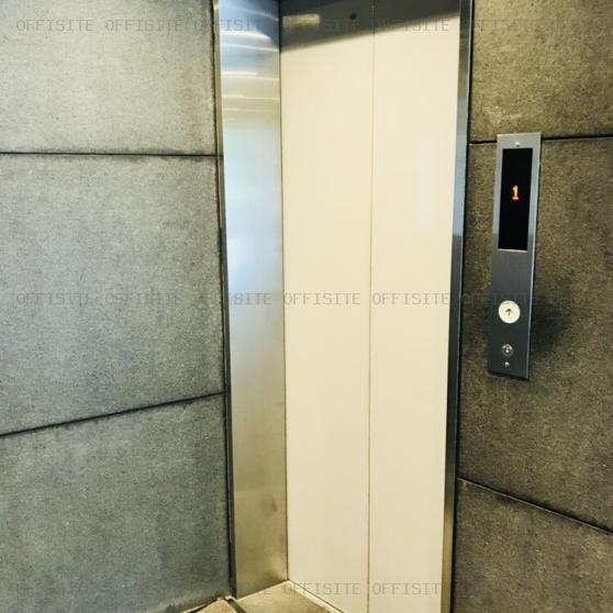 新宿松喜ビルのエレベーター