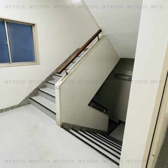 クレスト南大塚ビルの階段