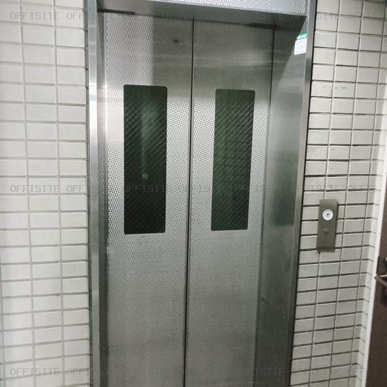 八重洲カトウビルのエレベーター