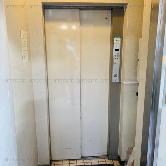 新橋小川ビルのエレベーター