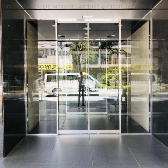 アズ品川ビルのオフィスビル出入口