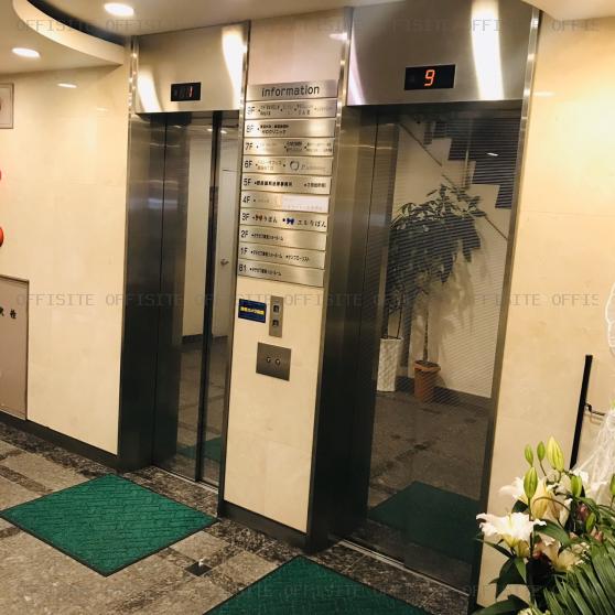 青柳ビルのエレベーター