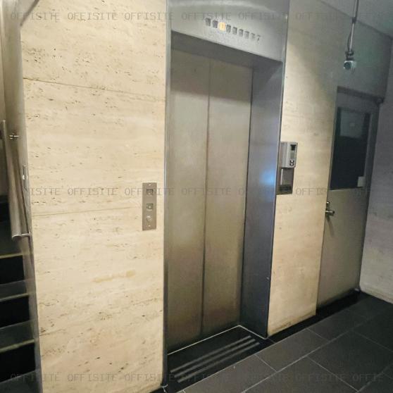 翠ビルヂングのエレベーター