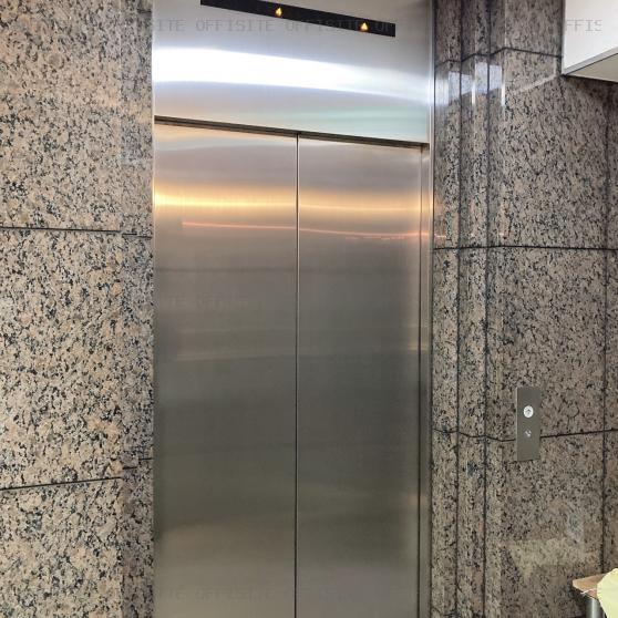 真成ビルのエレベーター