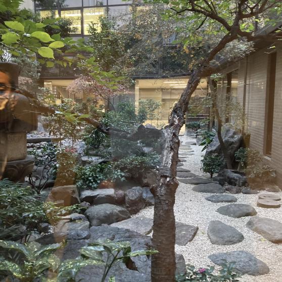 恵比寿ＩＳビルの共用部庭園