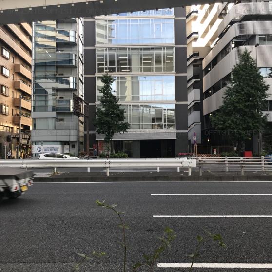 西新宿ダイヤモンドビルのビル前面道路