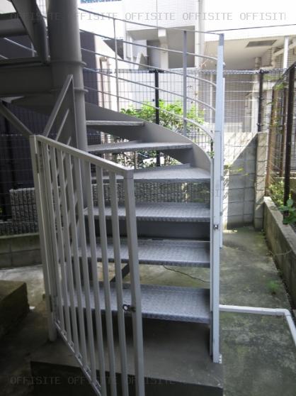 笹塚パインビルの階段