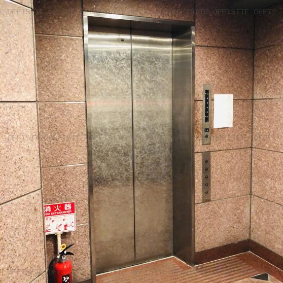 玉家ビルのエレベーター