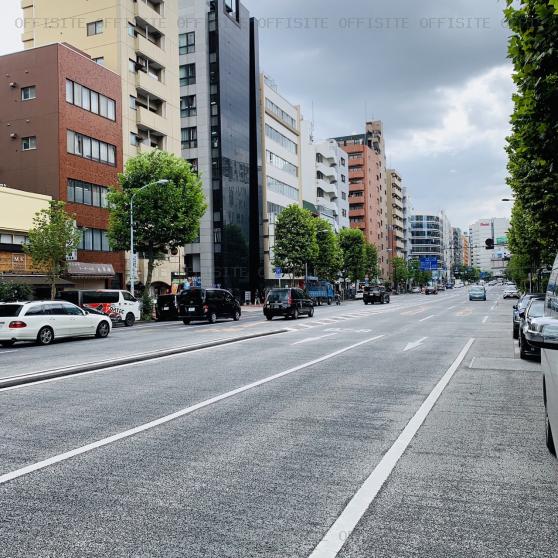 東京海苔会館のビル前面道路