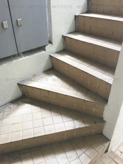 豊田ビルの階段
