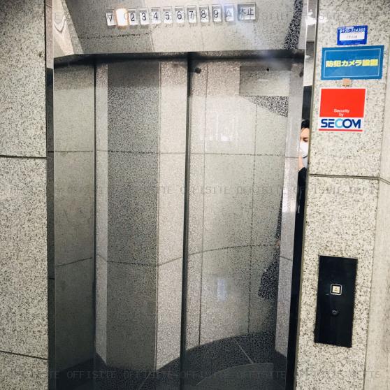 青山丸竹ビルのエレベーター