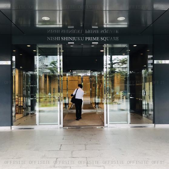西新宿プライムスクエアのオフィスビル出入口