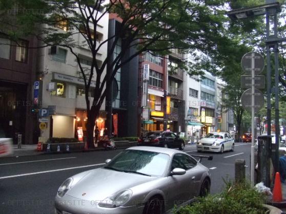 和孝渋谷ビルのビル前面道路