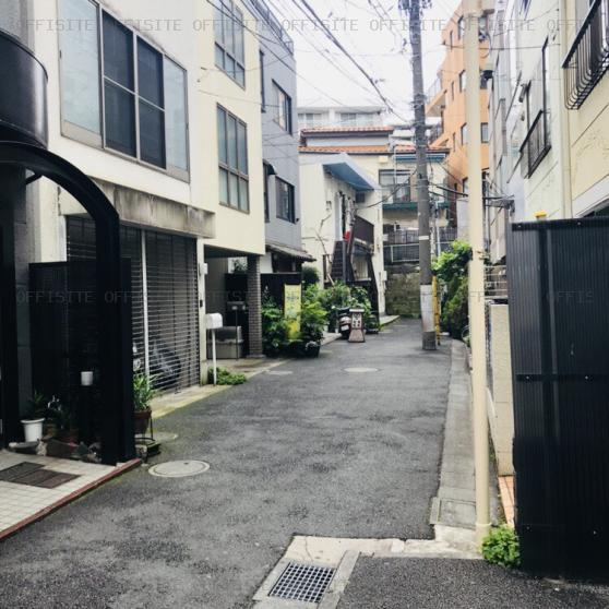 渋谷加藤ビルのビル前面道路