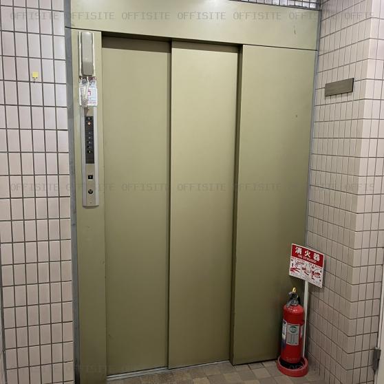 南青山篠崎ビルのエレベーター