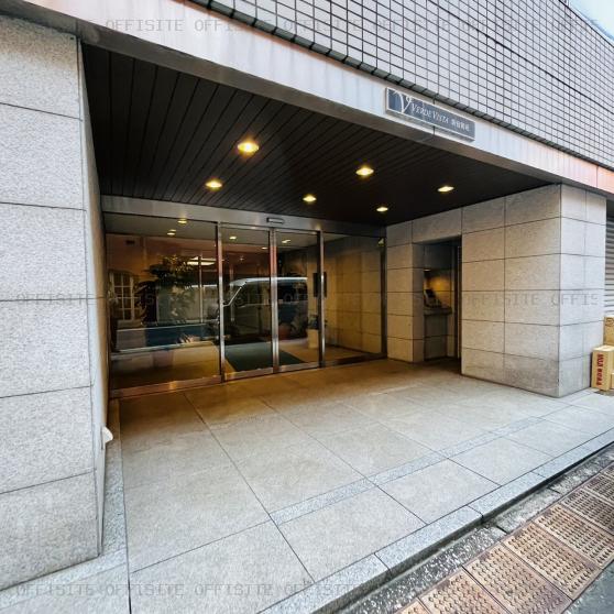 Ｖｅｒｄｅ Ｖｉｓｔａ新宿御苑のオフィスビル出入口