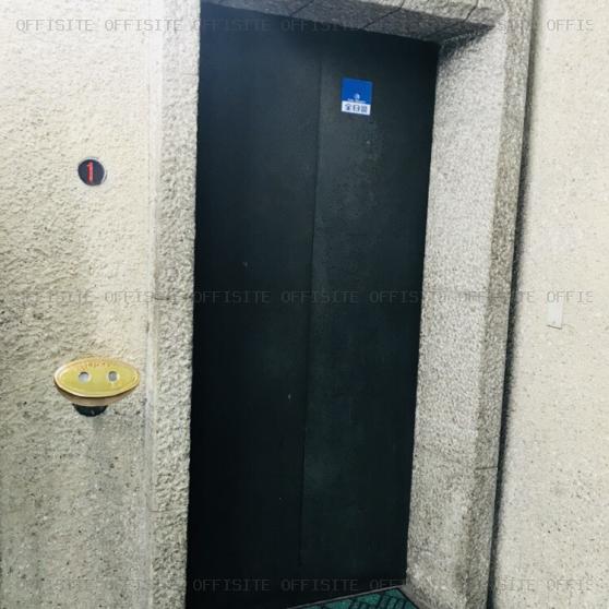誠実ビルのエレベーター