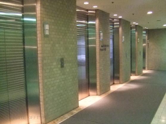 国際新赤坂ビル西館のエレベーター