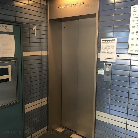 新宿ユーエストビルのエレベーター