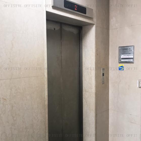 揚場ビルのエレベーター