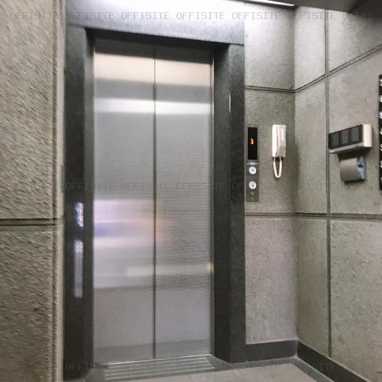 栄成ビルのエレベーター