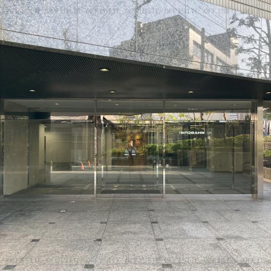 アレトゥーサ渋谷のオフィスビル出入口