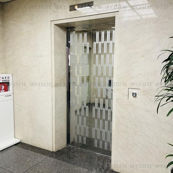 真成館ビルのエレベーター