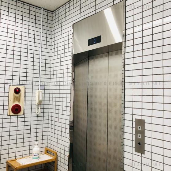 ナインティー横浜ビルのエレベーター