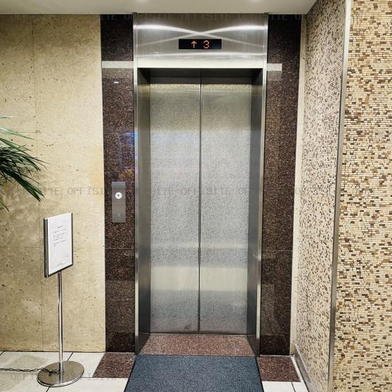 八重洲山川ビルのエレベーター