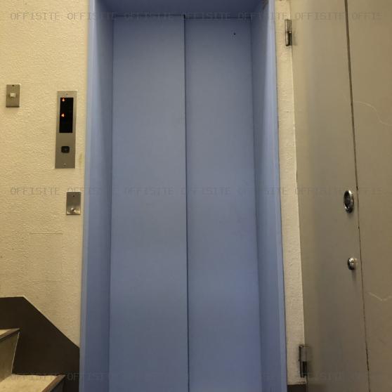 加賀屋ビルのエレベーター