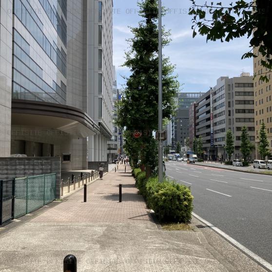 新横浜第二センタービルのビル前面道路