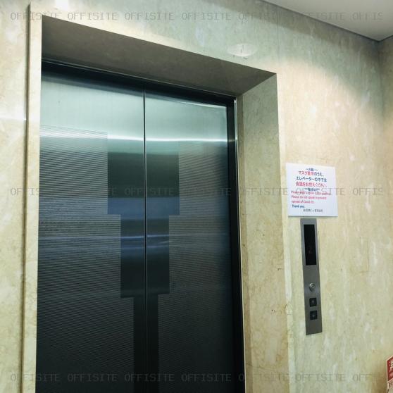 新京橋ビルのエレベーター