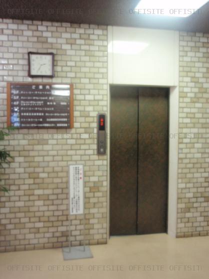 東越伯鷹（とうえつはくよう）ビルのエレベーター