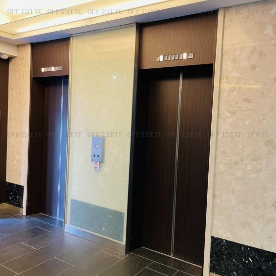 ニュー新坂ビルのエレベーター