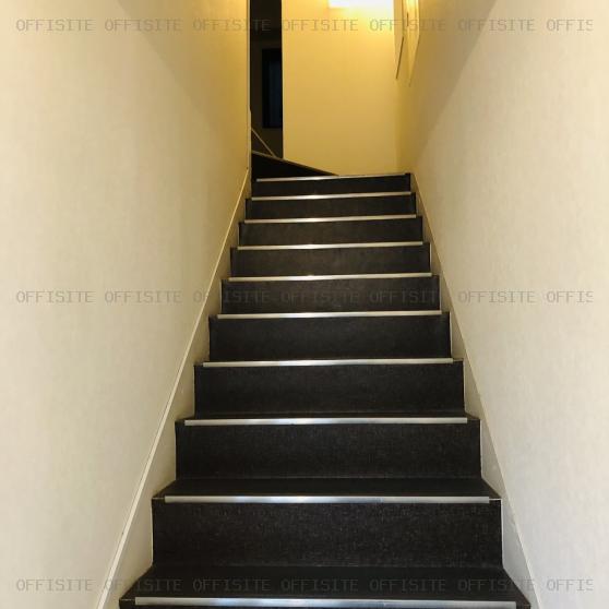 ＴＲＵＳＴ ＶＡＬＵＥ 水天宮の室内階段
