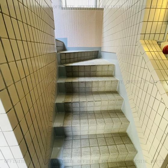 山崎ビルの階段