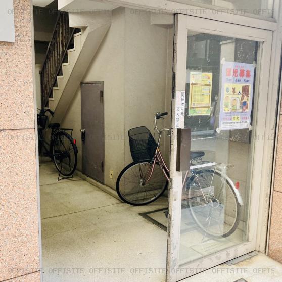 大仙柴田ビルのオフィスビル出入口