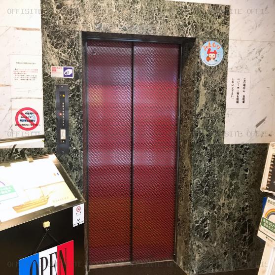 中傳（なかでん）ビルのエレベーター