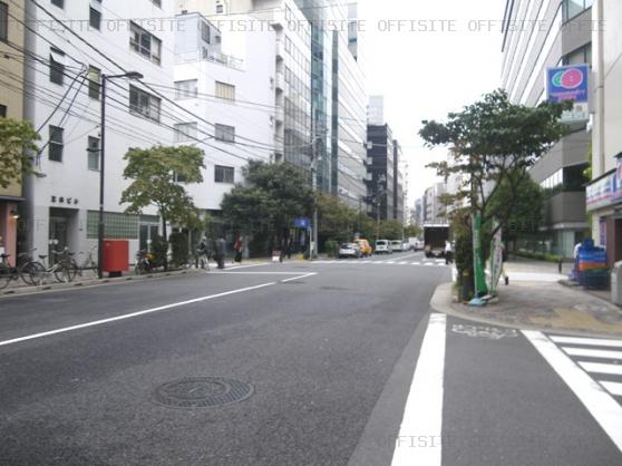 宮崎新川ビルのビル前面道路