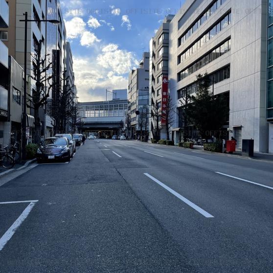 神田ビジネスキューブのビル前面道路