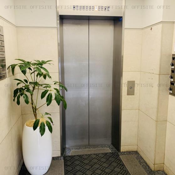 友泉本石町ビルのエレベーター