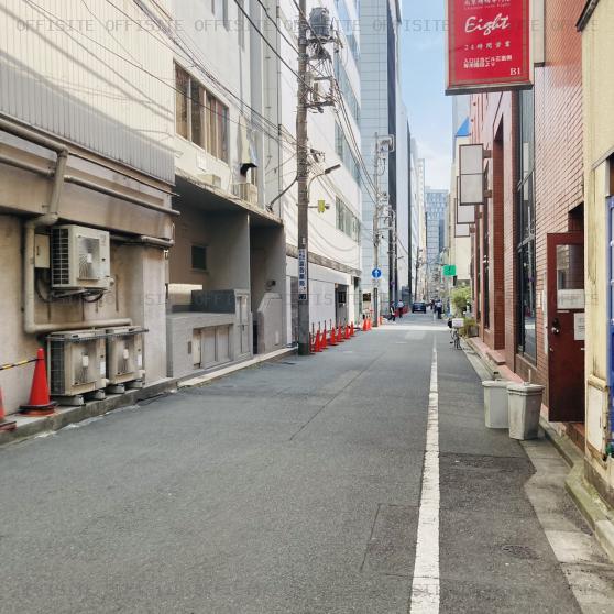 赤坂中村屋ビルのビル前面道路