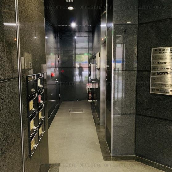 新宿小川ビルのエレベーターエントランス