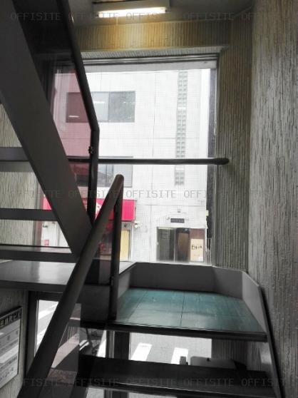 上田錦町ビルの階段