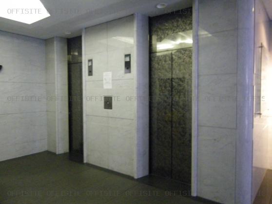 ケンメディアビルのエレベーター