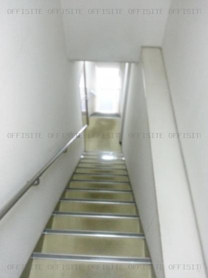 染谷ビルの階段
