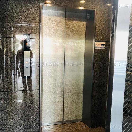 旭日ビルのエレベーター