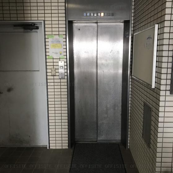 ニューセンチュリービルのエレベーター